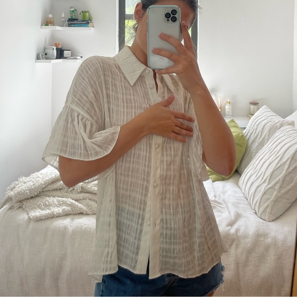 Alice + Olivia Edyth Ruffle Short Sleeve Blouse - Picture 1 of 6